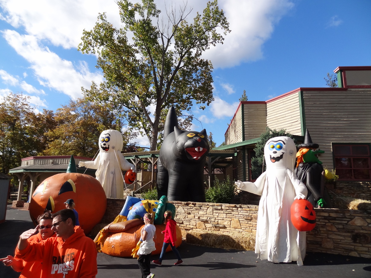 Six Flags St. Louis Fright Fest 2014 Review - Coaster101