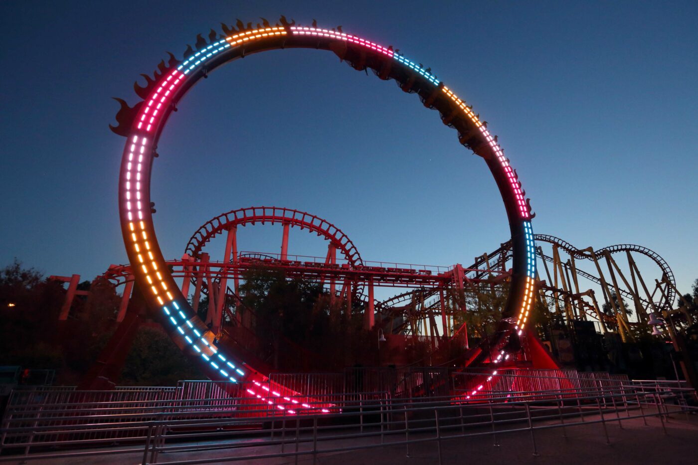 Four More Six Flags Parks Adding Larson Giant Loops in 2016