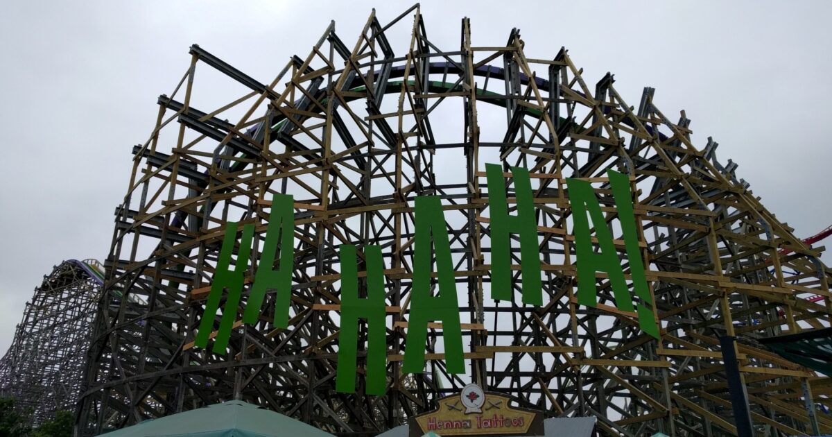 The decoration on the side of the breaking wave turn of The Joker.