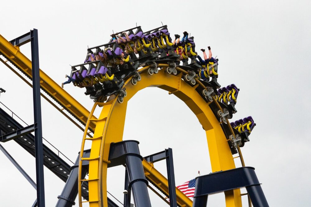 Vertical Rides Inverts People Top 10 Superhero Themed Roller Coasters - Coaster101